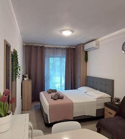 Stay With Oleg C17 Paralimni Eksteriør billede