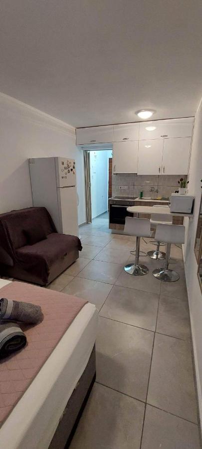 Stay With Oleg C17 Paralimni Eksteriør billede
