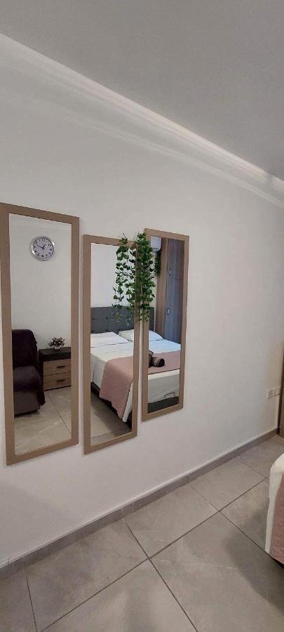 Stay With Oleg C17 Paralimni Eksteriør billede